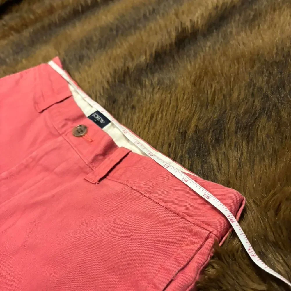 J.Crew men’s 31 x 7 flex chino shorts w/ a coral pink color Preppy